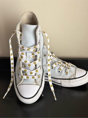 Converse Chuck Taylor High Top Pale Blue / Smiley Face Laces Youth Size 1 ⭐